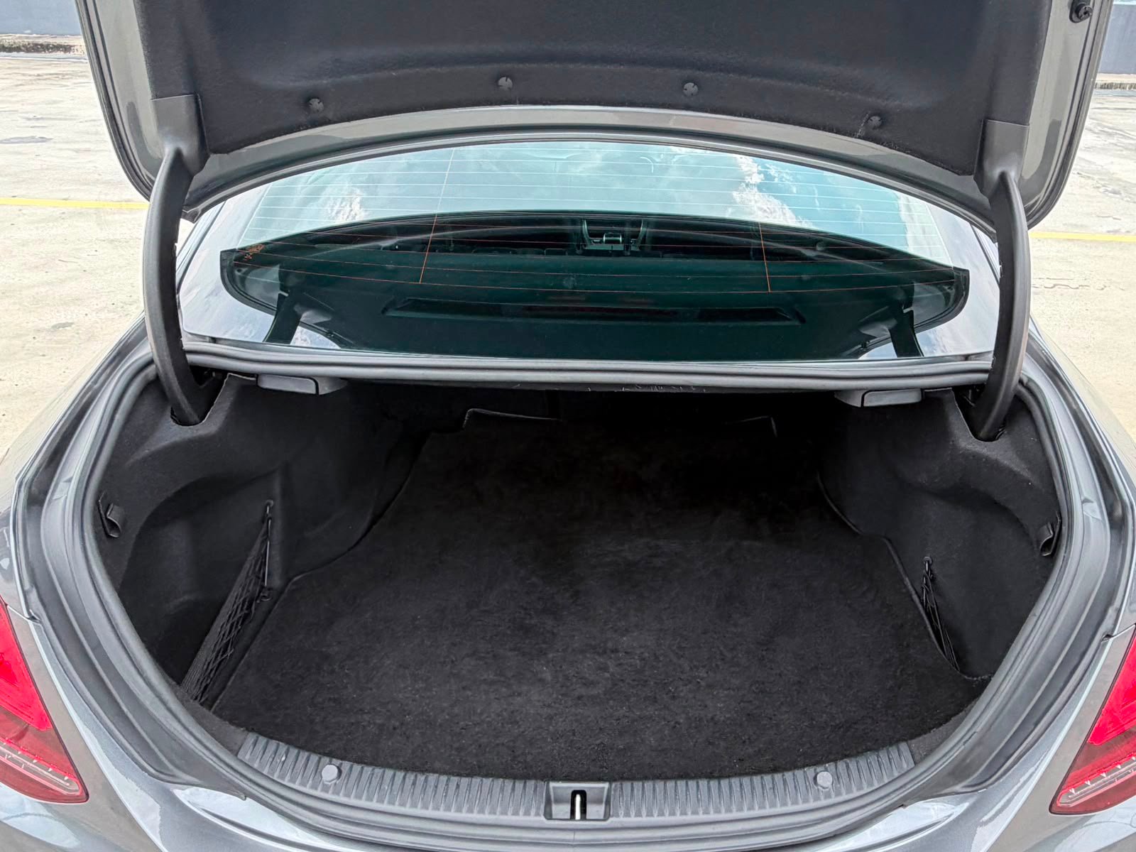 Mercedes-Benz C200 AMG Line photo 7